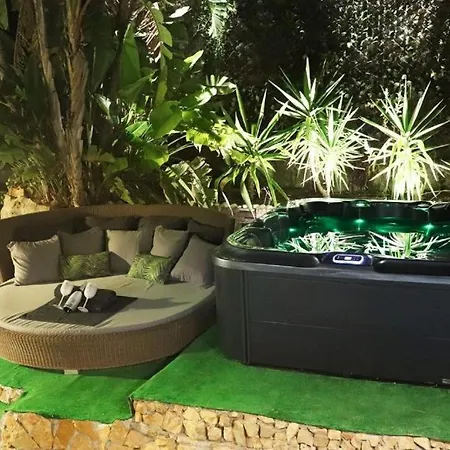 Luxury Jacuzzi & Terraces Ferienhaus *